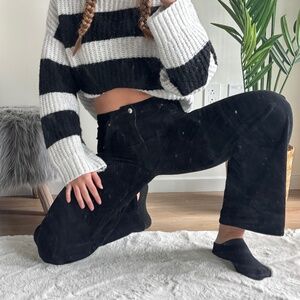 Pantalon noir en velours côtelé / Black corduroy pants